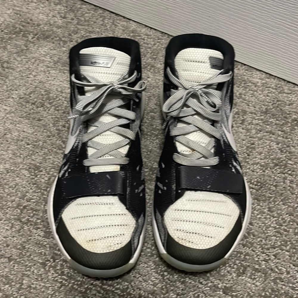 KD Trey 5 III PRM. Grey, Black, White. Mens Size 12.